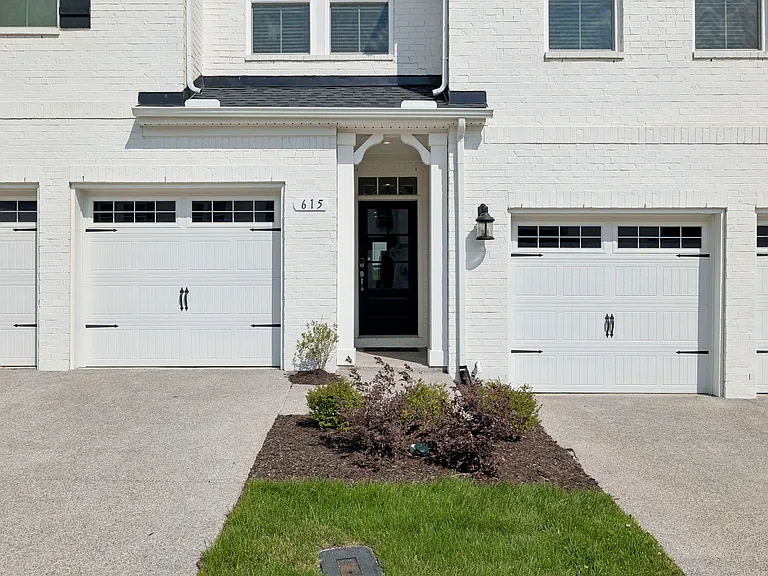 615 Club View Way — Photo 2