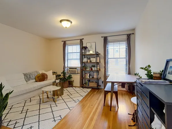 315 West 19th Street image 1 of 10
