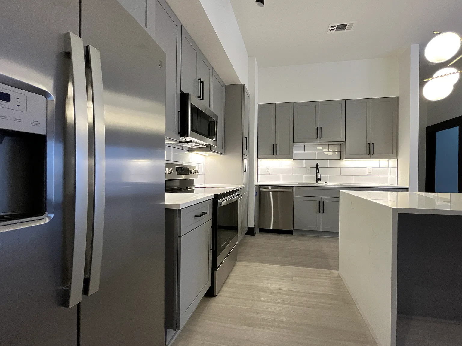 1 bed, 856 sqft, $2,150 — Photo 4
