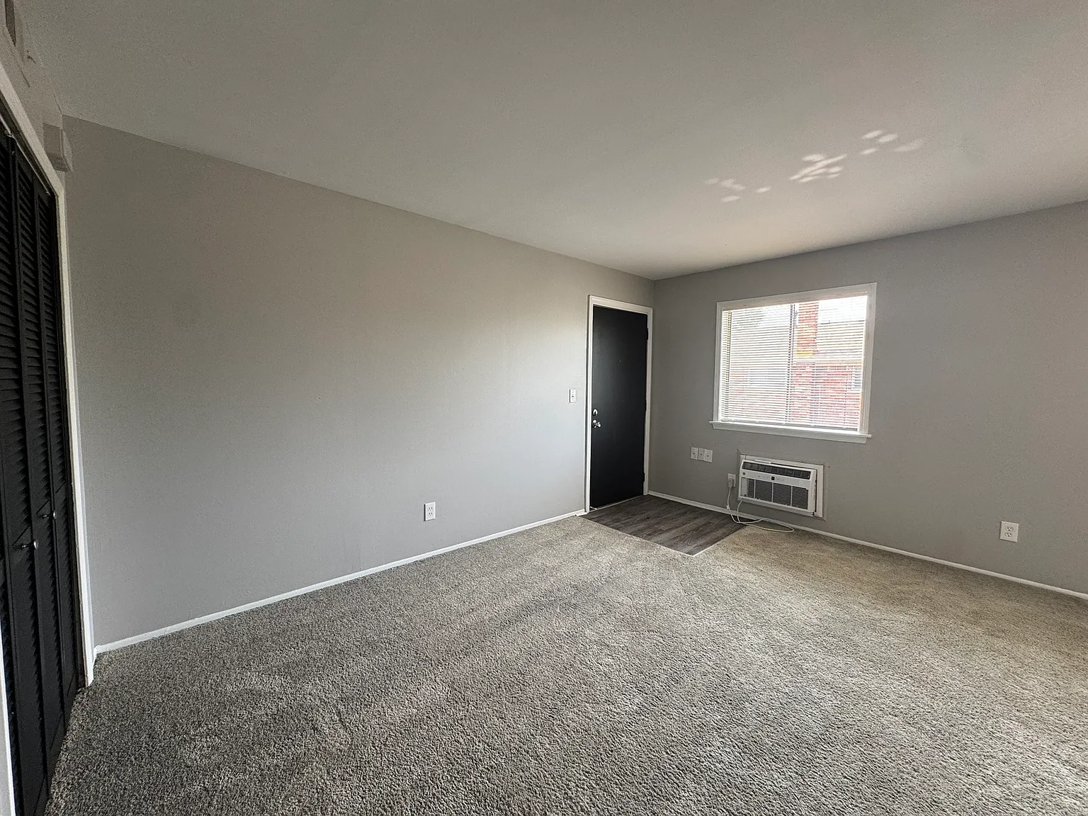 4431 Oakwood Boulevard - #6 — Photo 3