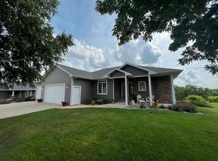 32 Ann St, Milford, IA 51351