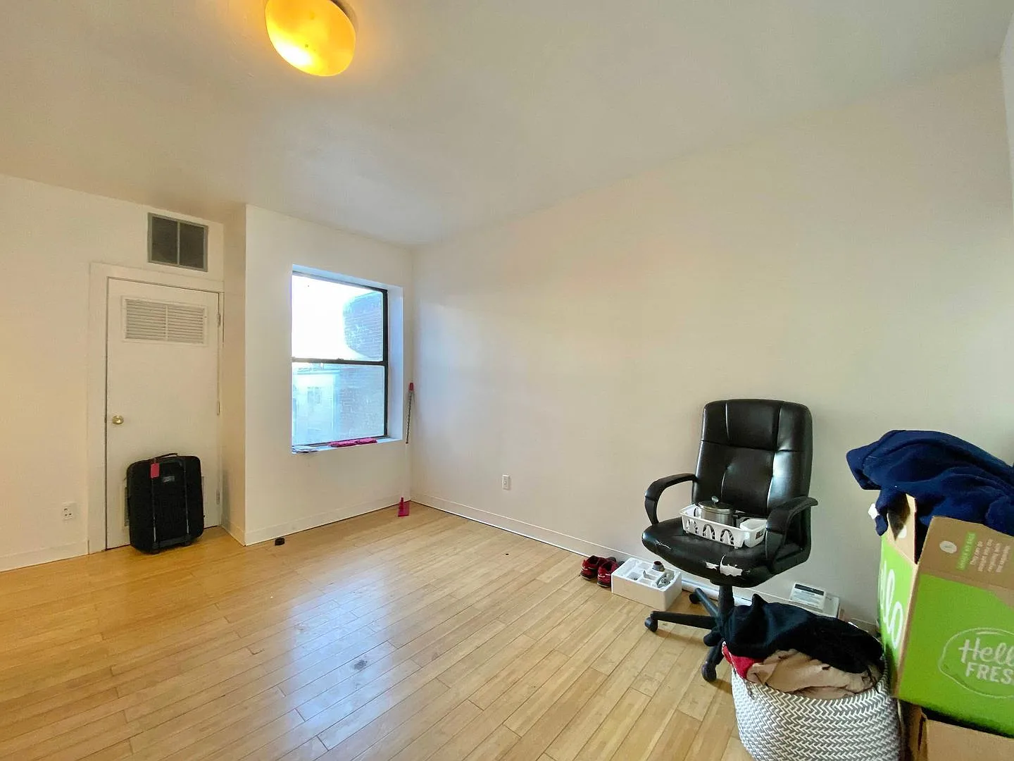 Allston 2 Bed | Modern Kitchen | Hardwood Floors | No Broker Fee — Photo 3