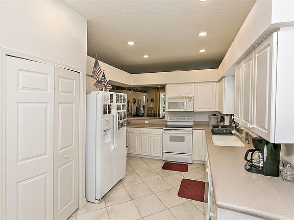 3rd image of 160 Lions Gate Dr