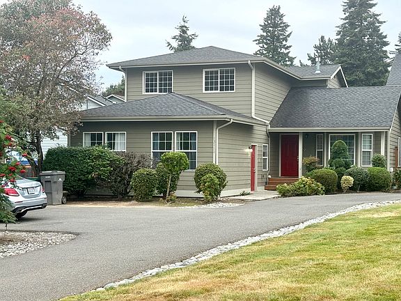 This KIrkland home sits on a Sunny large, level lot.