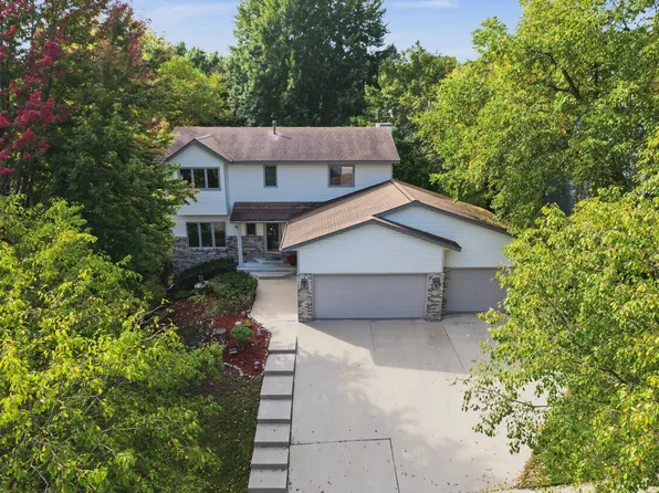 2112 Parkwood Hills Dr NE, Rochester, MN 55906
