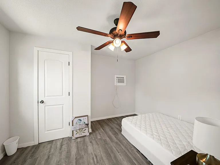 3214 Brea Crest St #B — Photo 5