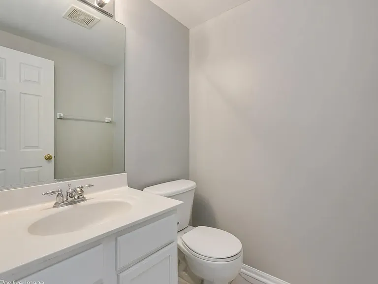 400 Cary Woods Cir — Photo 16