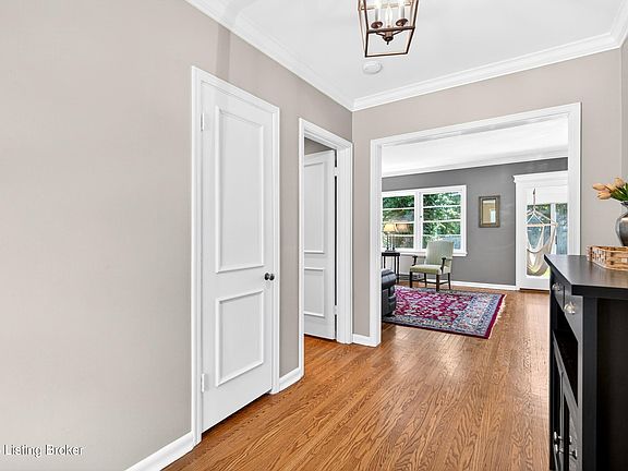 5th image of 223 Blankenbaker Ln