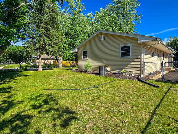 3rd image of 2203 Wilmette Dr