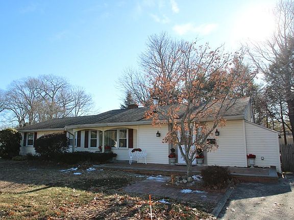 2nd image of 8 Mulberry Dr