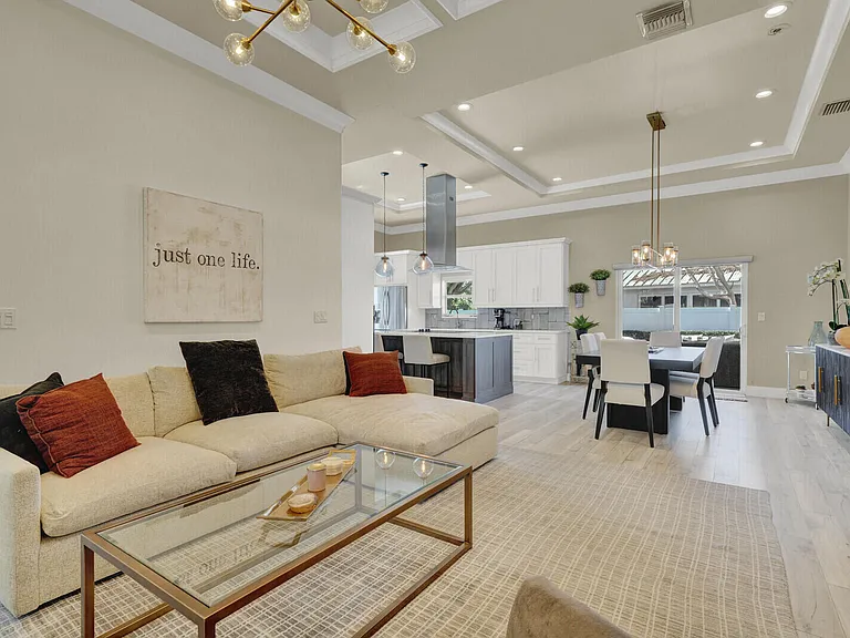 875 SE 13th Ave — Photo 32