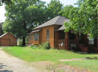 109 S 4th St, Council Grove, KS 66846