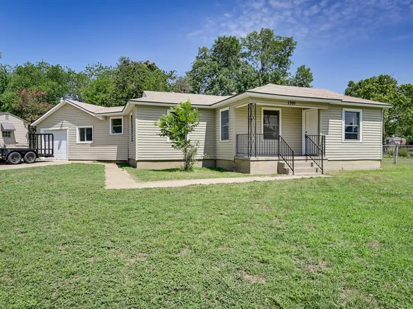 1501 Greenbrier Dr, River Oaks, TX 76114