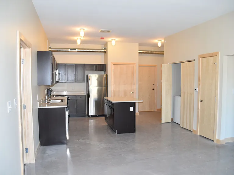 501 Brady — Photo 4