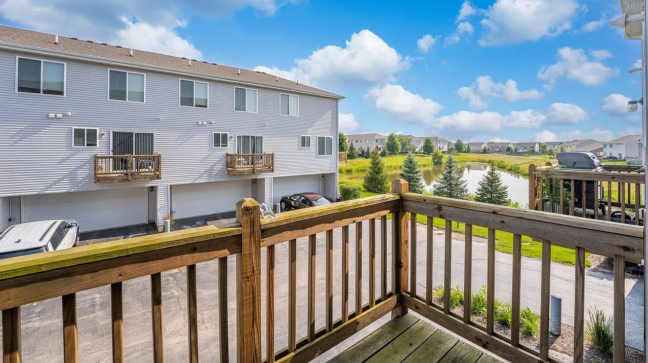 3 bed, 2.5 bath, 1757 sqft, $2,550 — Photo 4