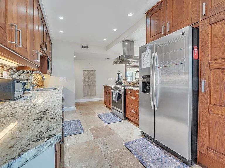 135 Park Ave — Photo 5