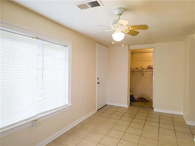 3 bed, 1.0 bath, 1272 sqft, $1,880 — Photo 2