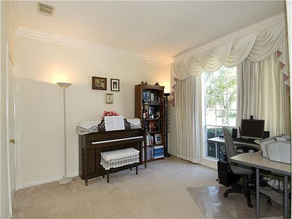 4th image of 8627 Glascock Ln
