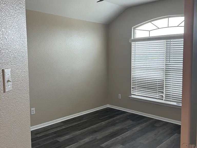 9236 Castorian Dr — Photo 22