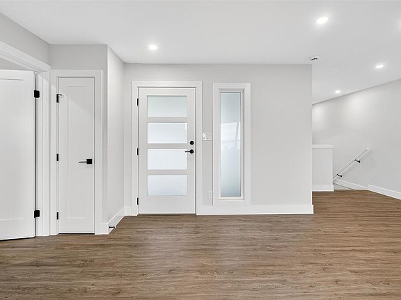 3rd image of 667 Noowick Rd