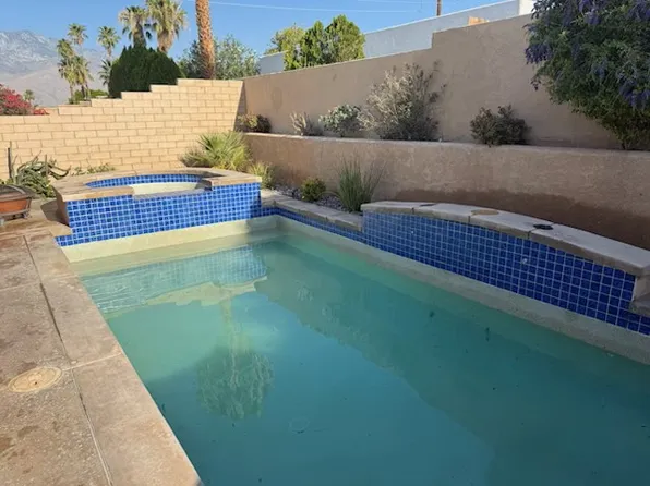 104 Shoreline Dr, Rancho Mirage, CA 92270