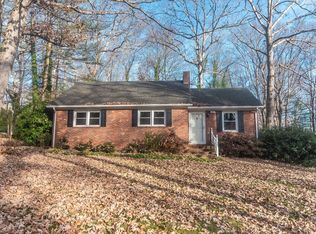 121 Brookberry Rd, Mount Airy, NC 27030