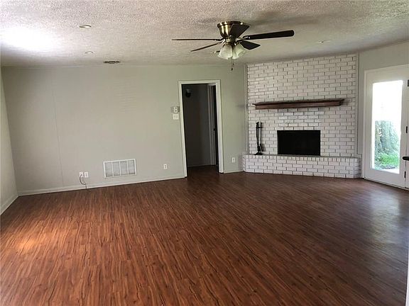 4th image of 4426 Oaklawn St