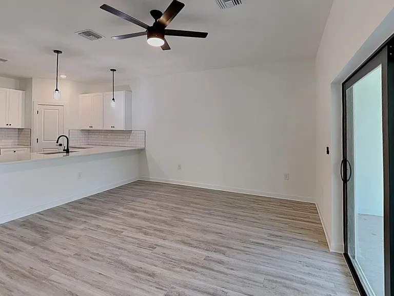 1120 Bismarck Rd — Photo 3