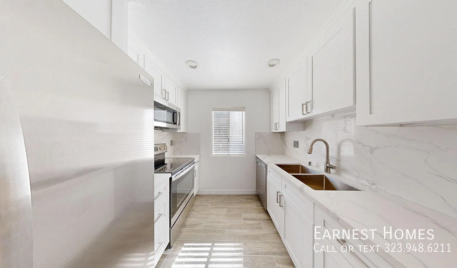 Spacious Culver City Condo with Private Balcony, Pool & Tandem Parking in a Secured Garage — Photo 4