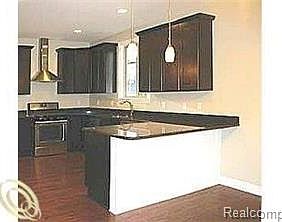 4th image of 121 Baintree Blvd