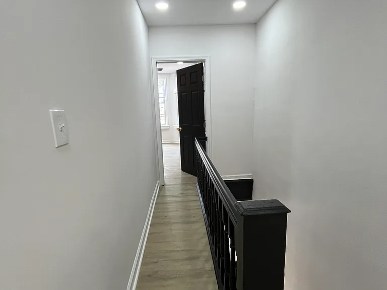 5856 Walton Ave — Photo 16