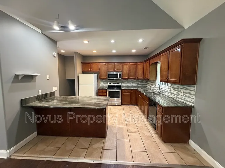214 Farmington Trce — Photo 8
