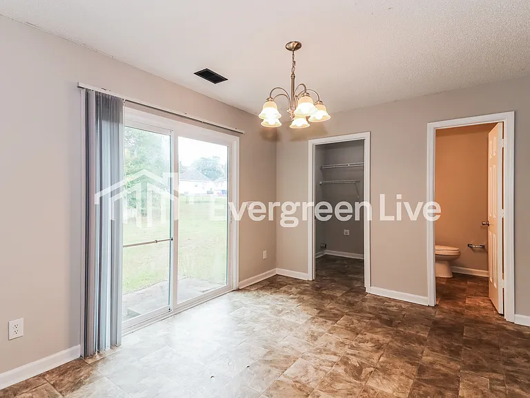 519 Oakbrook Village Rd — Photo 4