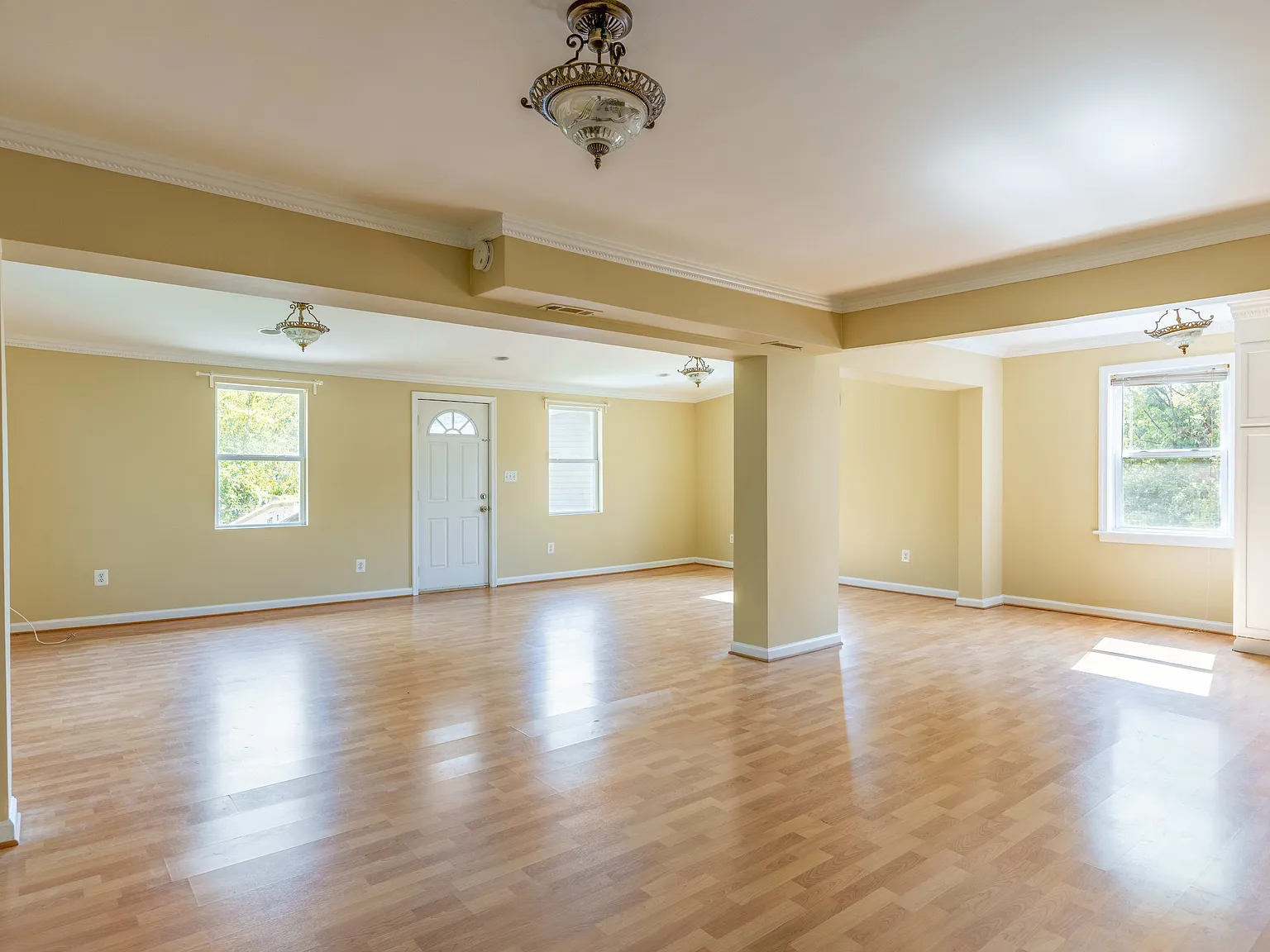3 bed, 2.5 bath, 1092 sqft, $3,395 — Photo 3