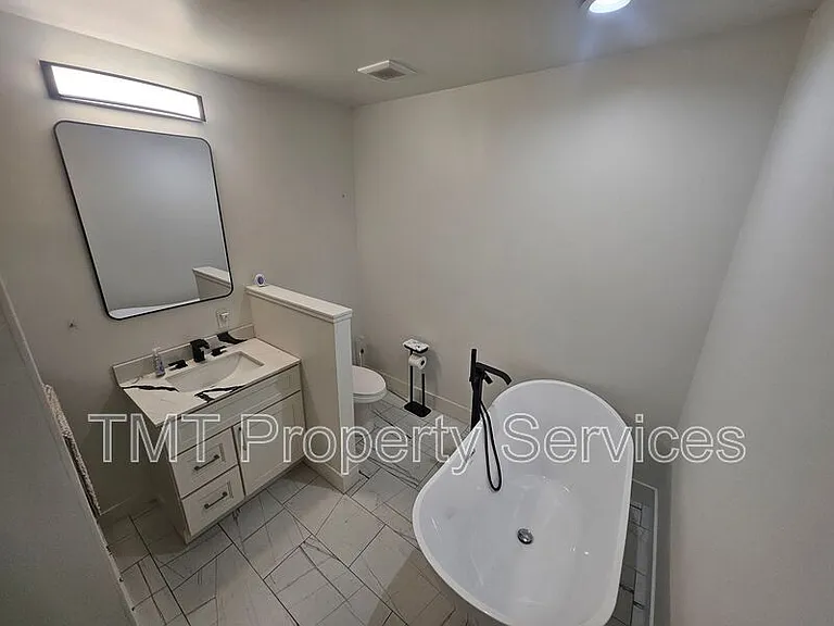 1214 N Pershing Ave — Photo 57