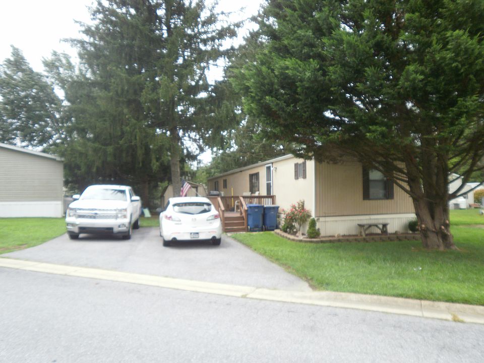 2nd image of 39 Maple Dr
