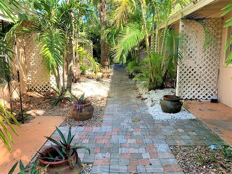 715 SW 14th Ave #2 — Photo 2