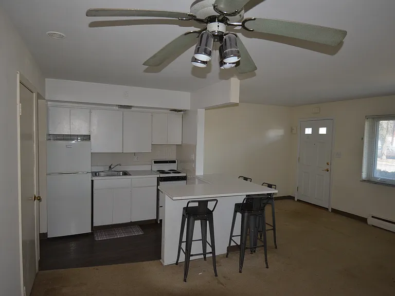 2032 Linden Ave #A — Photo 3