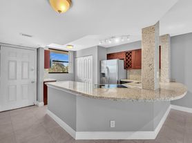 118 Lake Emerald Dr
