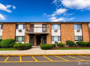 1226 Cricket Ln, Woodbridge, NJ 07095