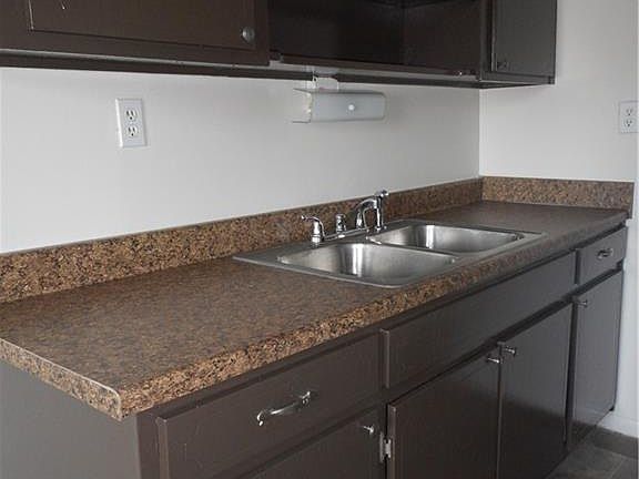3rd image of 2710 Jamestown Ave APT 1A
