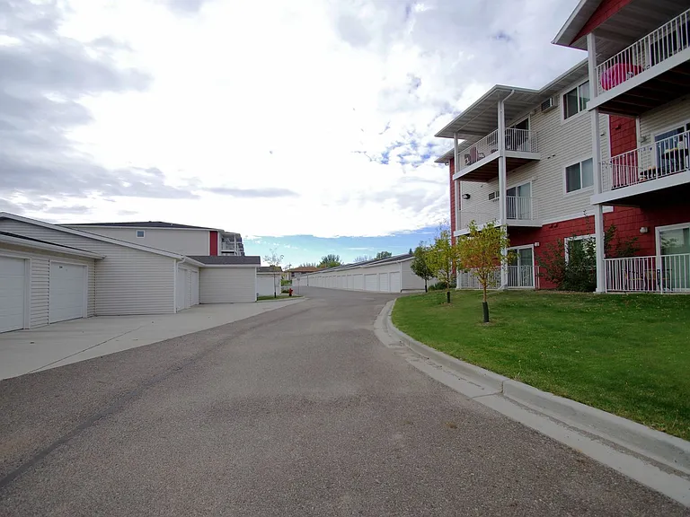 Belcastle Apartments — Photo 25