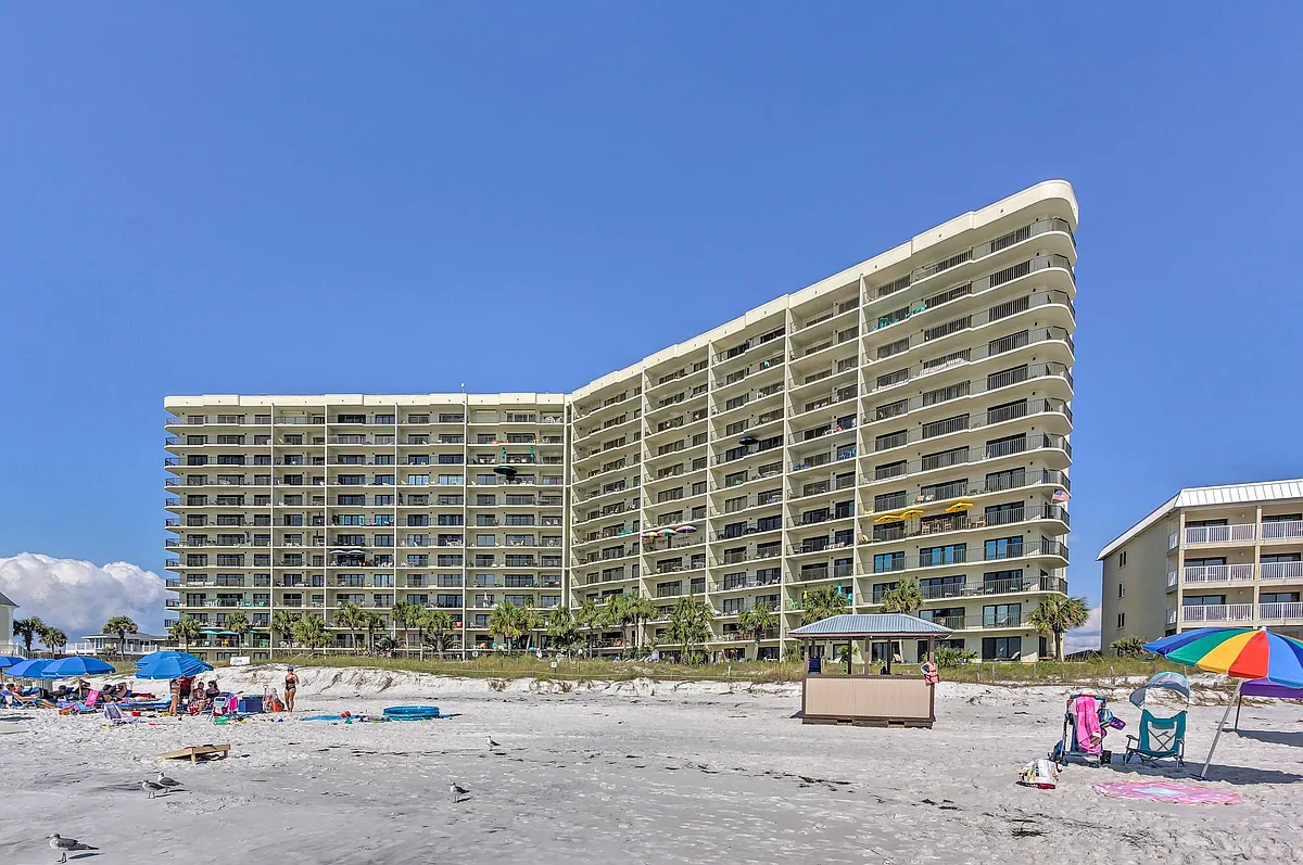 Building Photo - 4715 Thomas Dr #1104C