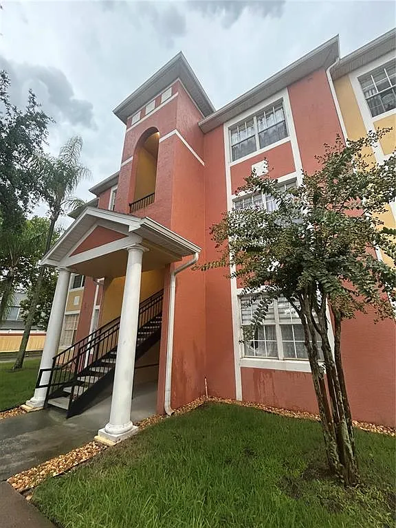 3 bed, 2.0 bath, 1134 sqft, $2,200 — Photo 1