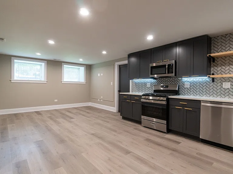 Pf Arg 5400 N. Paulina — Photo 13
