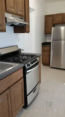 Rented by Hillel Realty Group | media 15