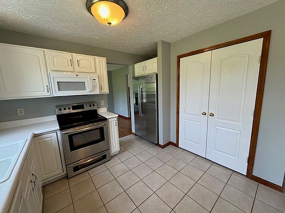 4th image of 2123 Canyon Ct