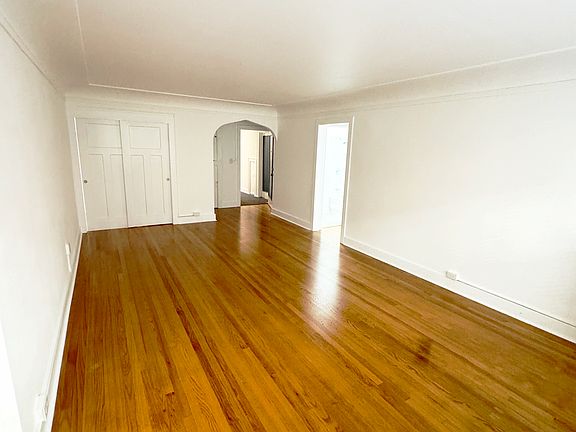 4th image of 516 Summit Ave E #205