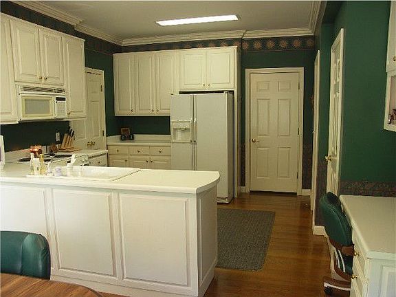 5th image of 1406 Chaucer Dr