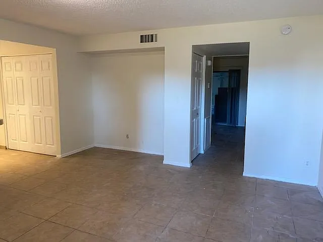 6660 N 43rd Ave — Photo 11